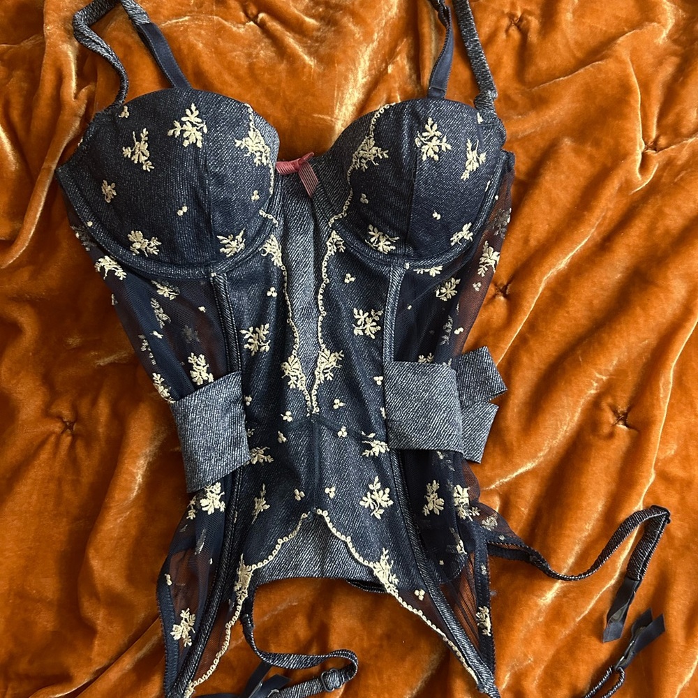 Victoria’s Secret 34B Blue and White Coquette Corset